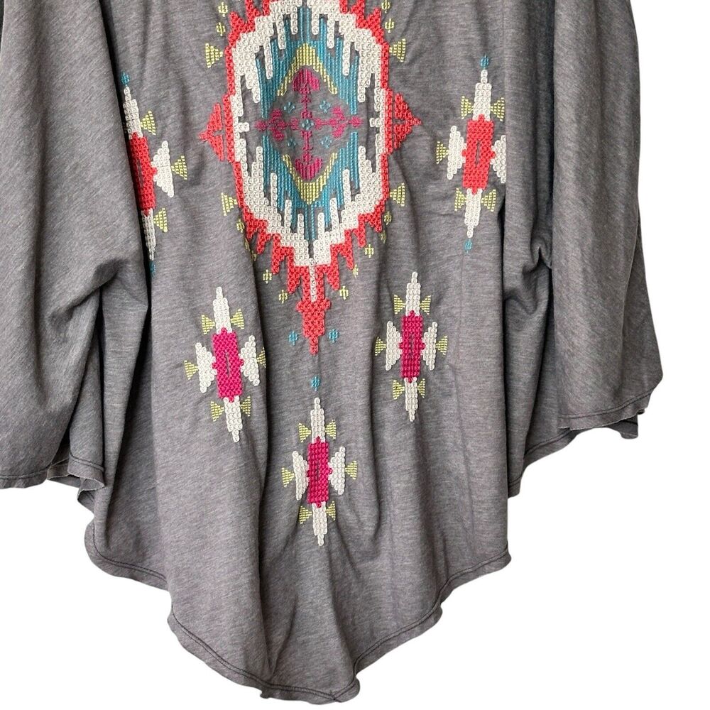 Johnny Was Gray Tunic with Red and Blue Embroidery - Picture 5 of 8